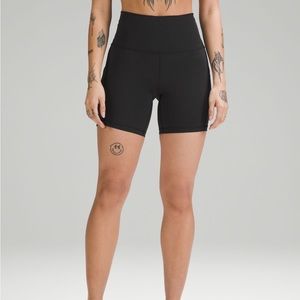 Lululemon Wunder Train 6 inch biker shorts with pockets